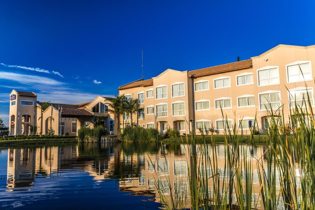Howard Johnson Resort Spa & Convention Center Merlo Exterior foto